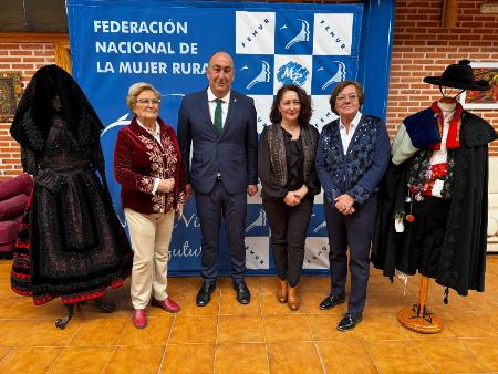 Imagen El presidente de la Diputación acompaña a FEMUR y a varias emprendedoras de la provincia en su jornada conmemorativa del Día de la Mujer